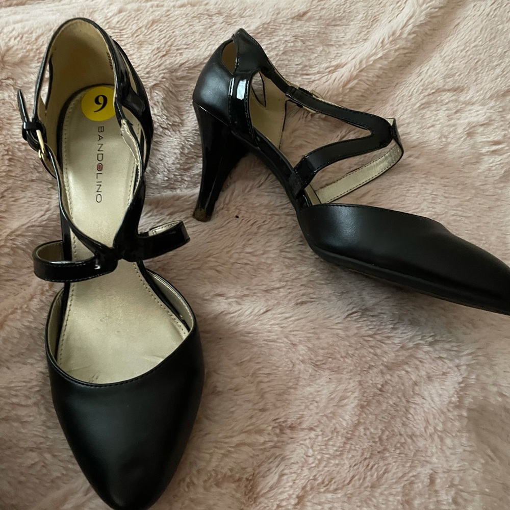 Medium heel ladies dress shoe wore once